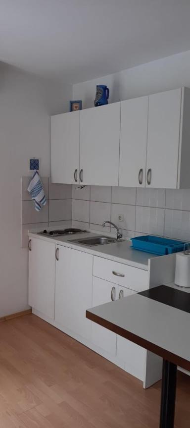 Peace And Quiet Apartment In Brela, Croatia Exteriör bild