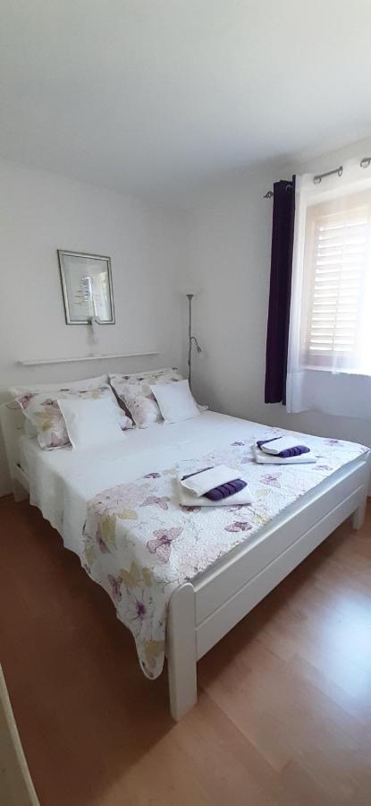 Peace And Quiet Apartment In Brela, Croatia Exteriör bild