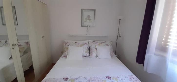 Peace And Quiet Apartment In Brela, Croatia Exteriör bild